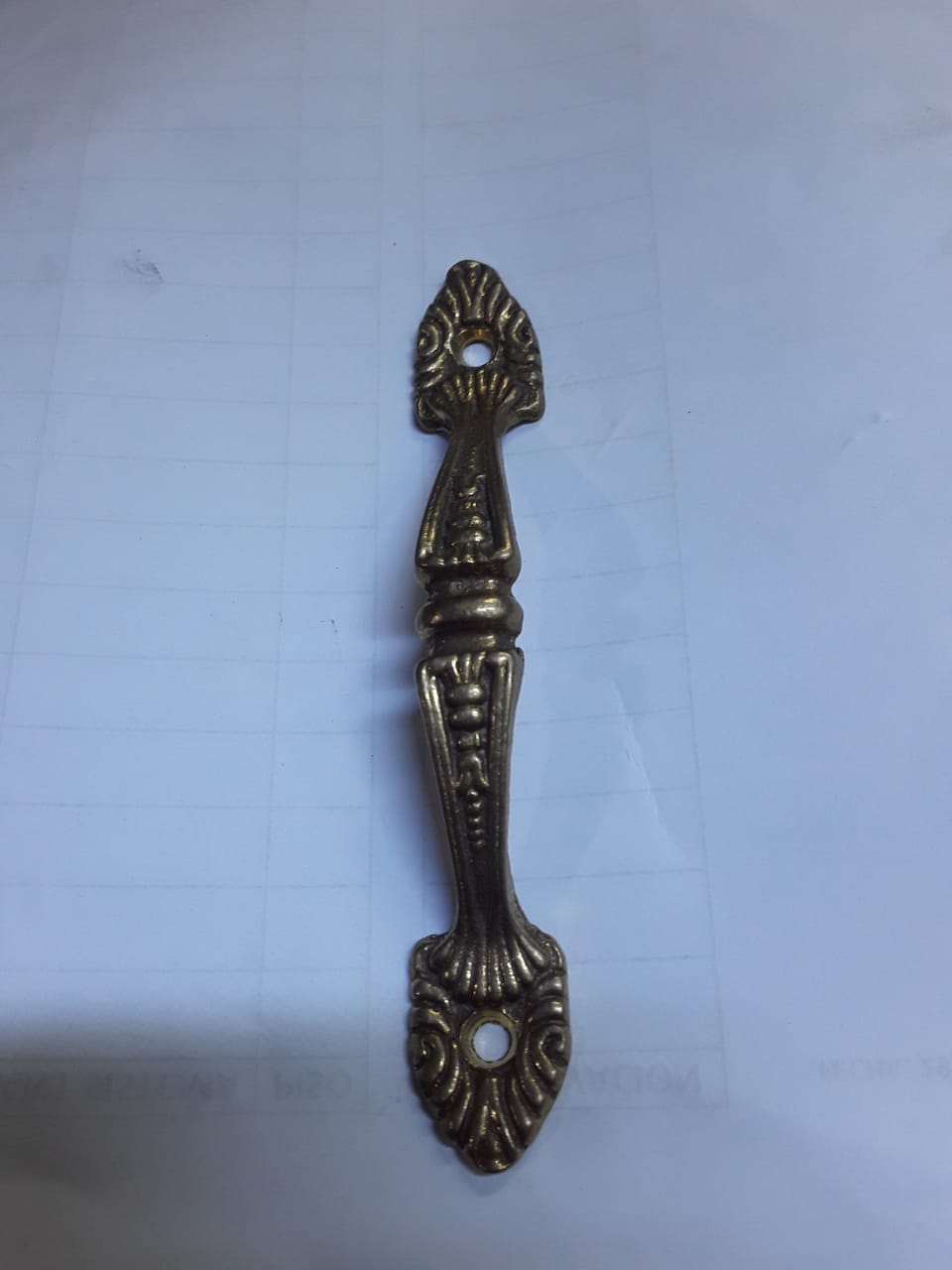 TIRADOR BRONCE PEJENUDO MUEBLE 10 1/2CM INC. TORNILLOS