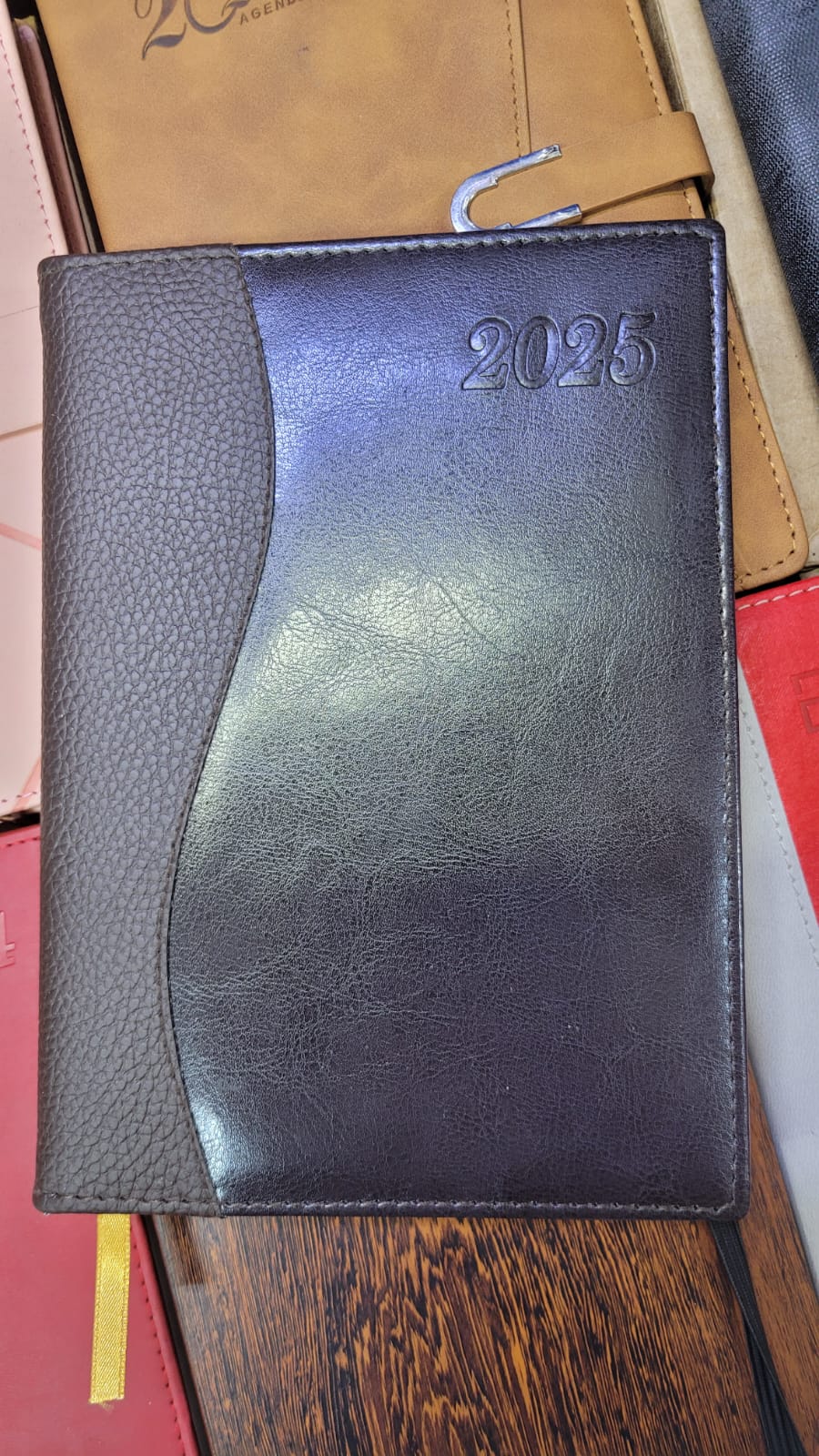 AGENDA 2025 PERSONALIZADAS BIOCUERO / PAPEL AVENA 15 X 21 cm