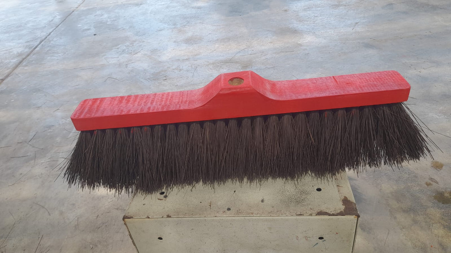 ESCOBA MADERA CERDAS NEGRAS GRANDE C/PALO (RELIMA) 45CM