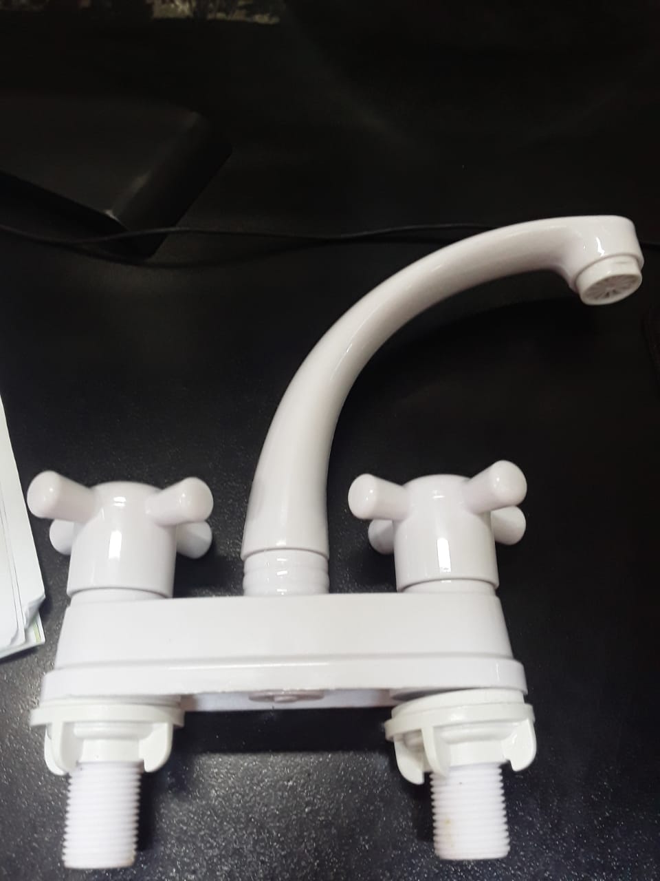 MEZCLADORA LAVATORIO BLANCO PLASTICO "C&A"