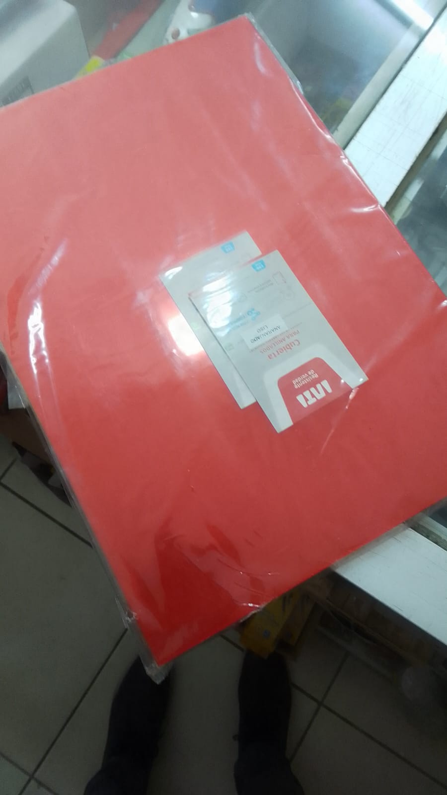 MICA TRANSPARENTE ROJO A4 PAQUETE x( 100 UNIDADES)