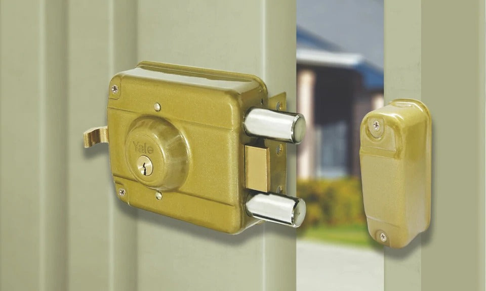 CHAPA EXTERIOR 3 GOLPES PINES #1010 "YALE"