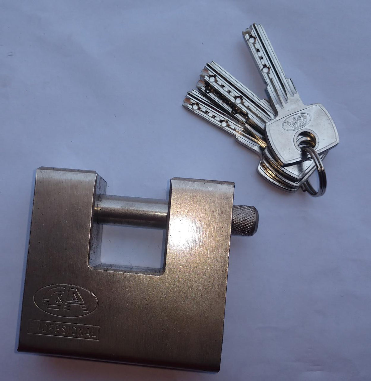 CANDADO TIPO PASADOR 84MM "C&A"