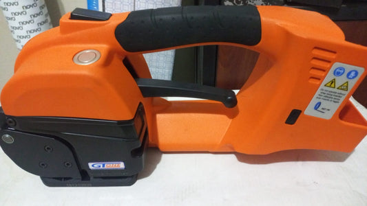MAQUINA AUTOMATICA A BATERIA PARA ZUNCHO PP Y PET , MODELO GT-ONE CONSTA : 1 BATERIA Y 1 CARGADOR , MEDIDA : 1/2" A 5/8" (MARCA SIAT)