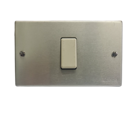 INTERRUPTO SIMPLE acero  9/12  PLATEADO "BTICINO "