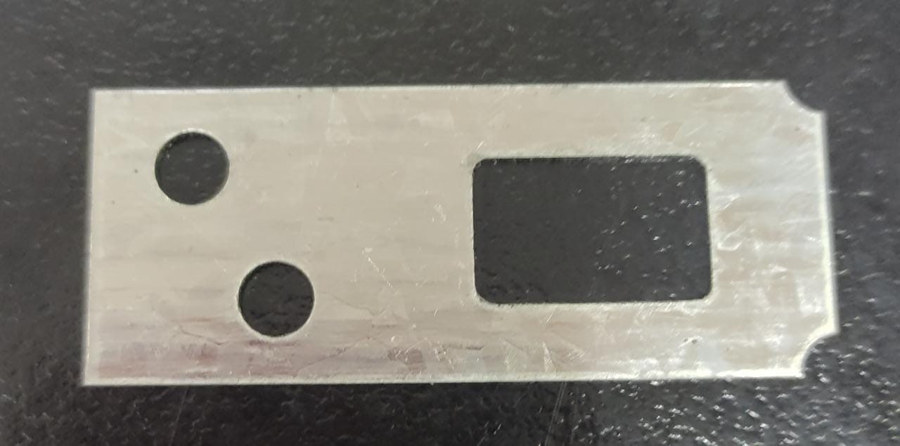 COLGADOR RECTANGULAR CHICO 2" INC. TORNILLOS ( X UNIDAD )