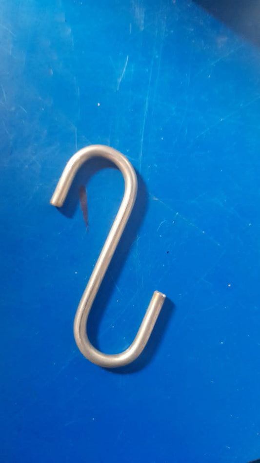 GANCHO S ACERO INOXIDABLE   espesor 3 mm LARGO 8 cm.