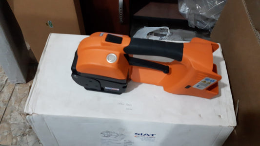 MAQUINA A/ BATERIA  12 A 16 mm. 1 BATERIA +1 CARGADOR " SIAT ONE "