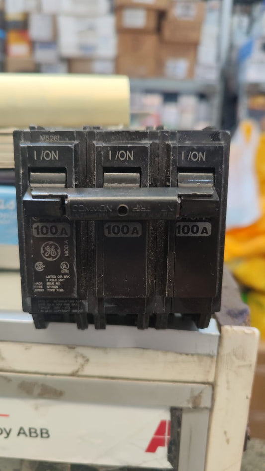 LLAVE TERMICA ENGRAMPE  NEGRO 3 x 100 "GENERAL ELECTRIC"