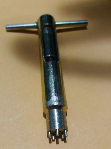 LLAVE TAPA MEDIDOR 5 PINES LUZ