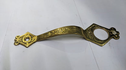 TIRADOR DORADO PARA PUERTA CON DISEÑO 20CM  INC. TORNILLOS