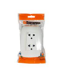 TOMACORRIENTE DOBLE P/ EMPOTRAR C/ TIERRA MODELO SENCIA "BTICINO"