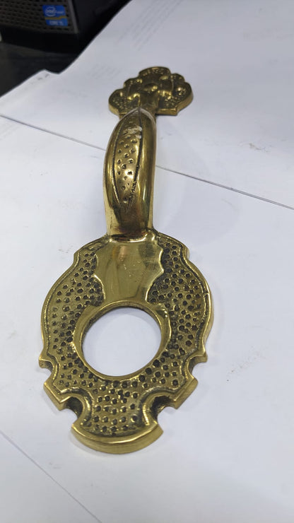 TIRADOR DORADO PARA PUERTA CON DISEÑO 27cm  inc. tornillos
